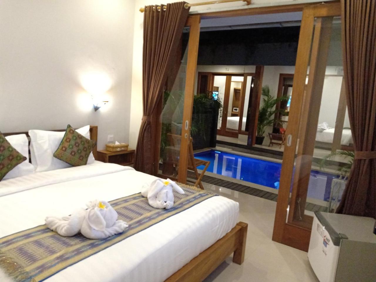 Hotel T & J *